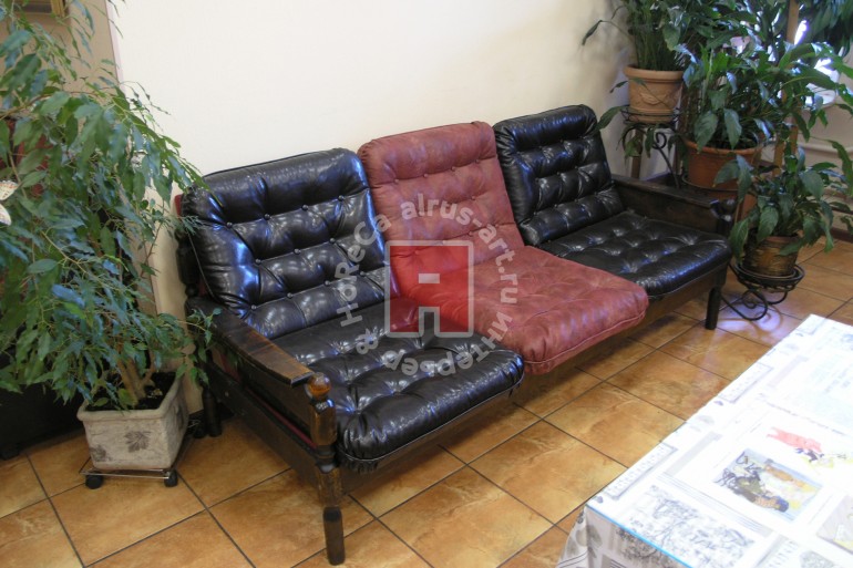 Перетяжка стульев и дивана для кафе